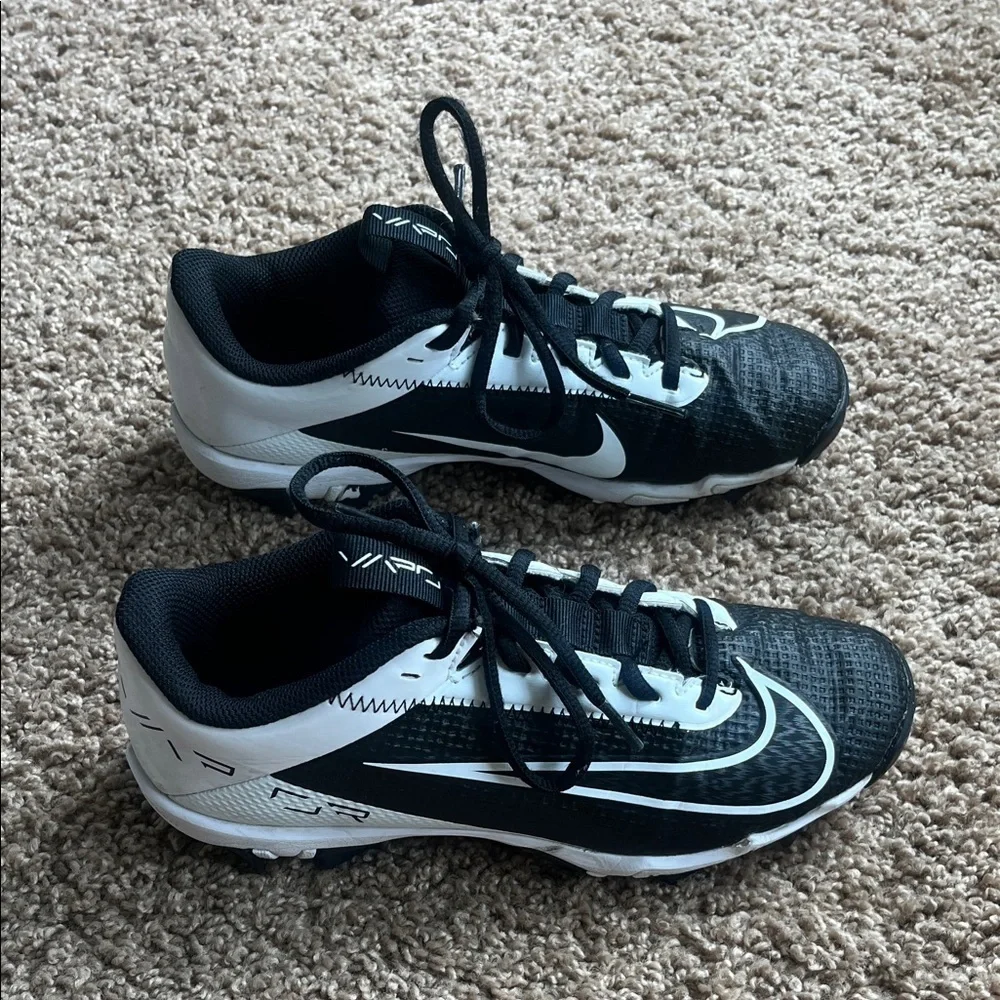 Nike Black and White Sports Cleats